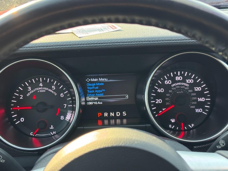 Ford Mustang Vehicle Full-screen Gallery Image 21