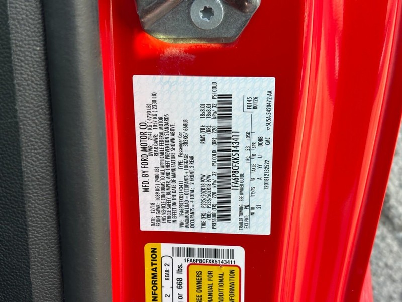 Ford Mustang Vehicle Full-screen Gallery Image 24