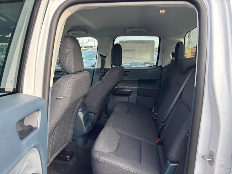 Ford Maverick Vehicle Image 12