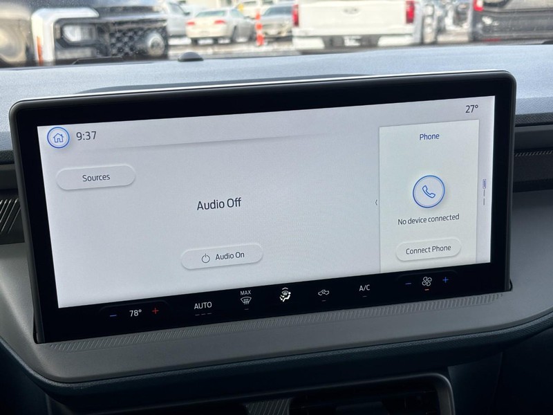 Ford Maverick Vehicle Image 24