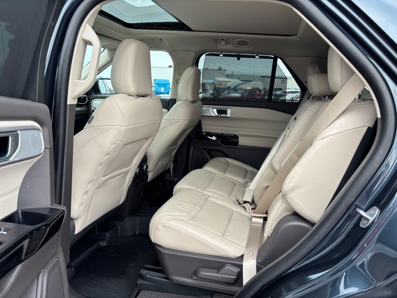 Ford Explorer Vehicle Full-screen Gallery Image 13