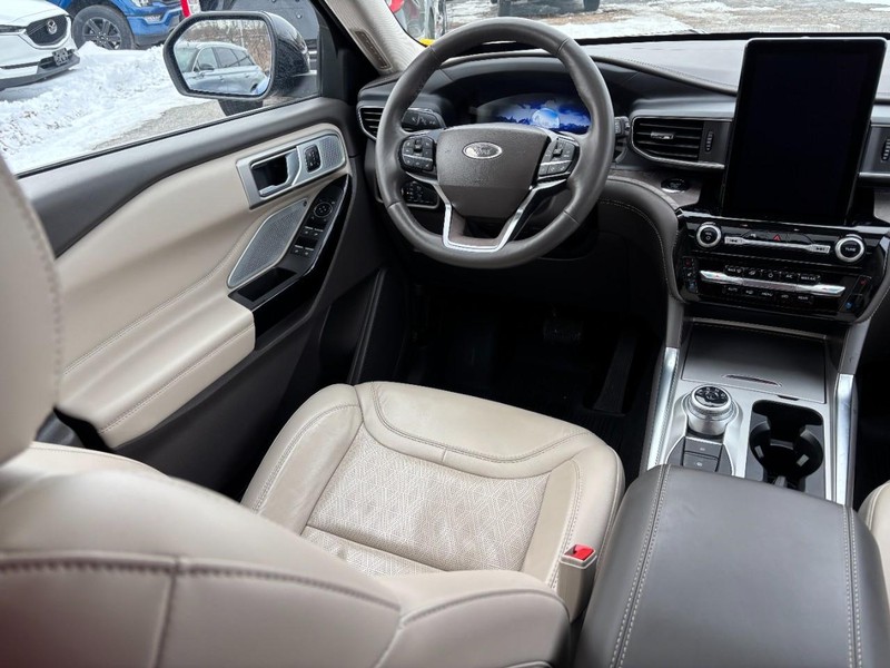 Ford Explorer Vehicle Full-screen Gallery Image 14