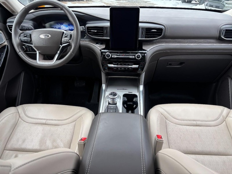 Ford Explorer Vehicle Full-screen Gallery Image 15