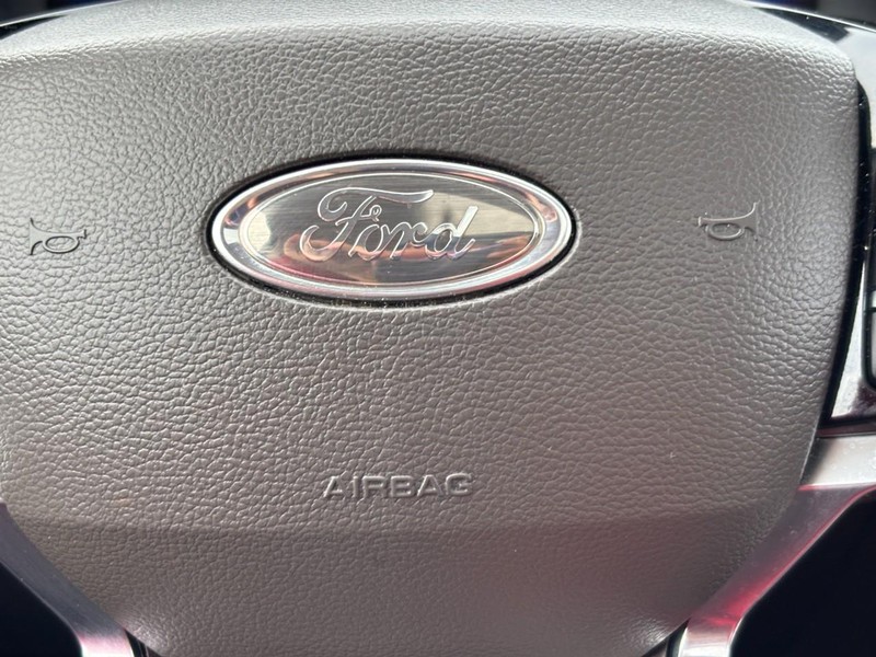 Ford Explorer Vehicle Full-screen Gallery Image 21