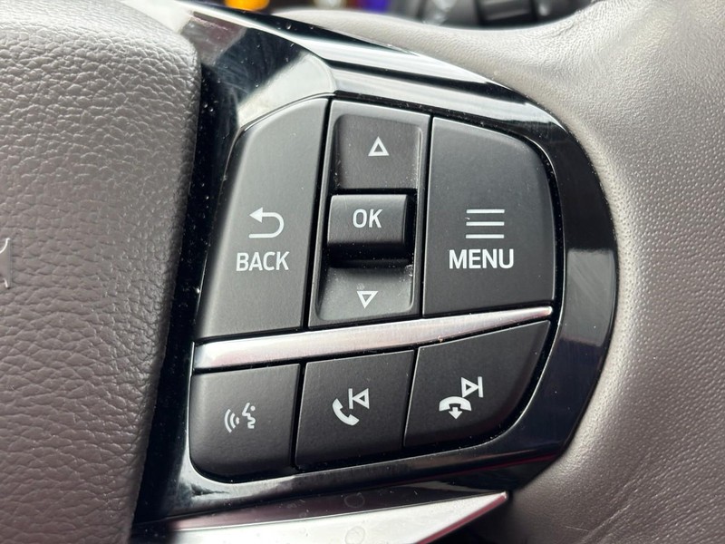 Ford Explorer Vehicle Full-screen Gallery Image 22