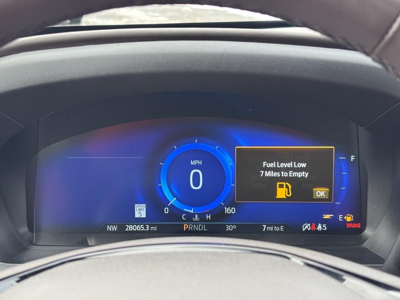 Ford Explorer Vehicle Full-screen Gallery Image 23