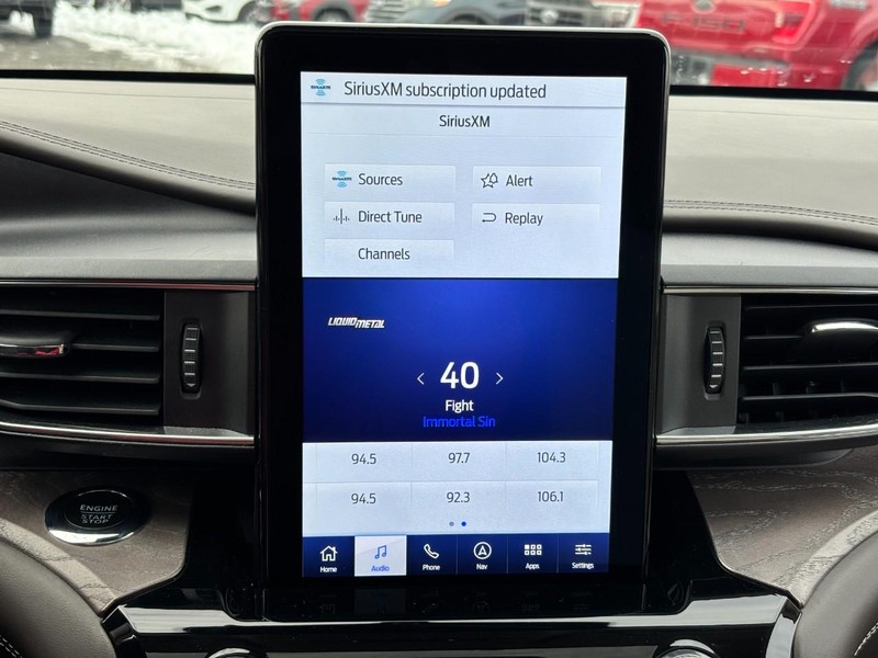 Ford Explorer Vehicle Full-screen Gallery Image 24