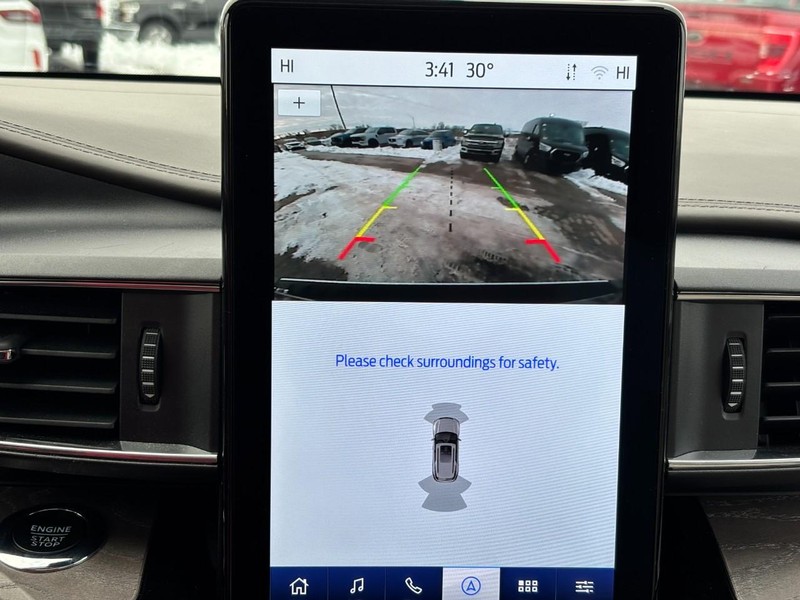 Ford Explorer Vehicle Full-screen Gallery Image 26