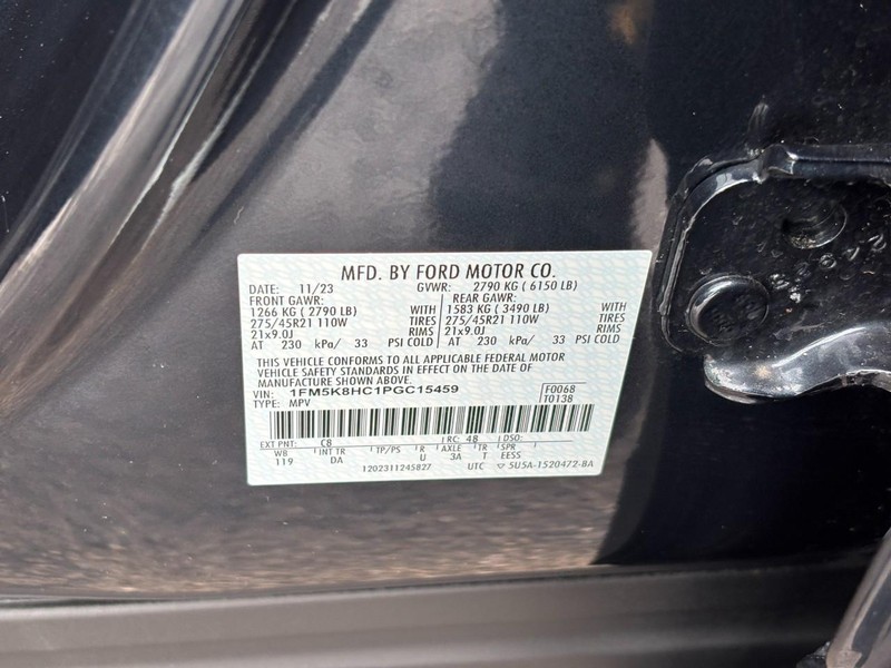 Ford Explorer Vehicle Full-screen Gallery Image 28