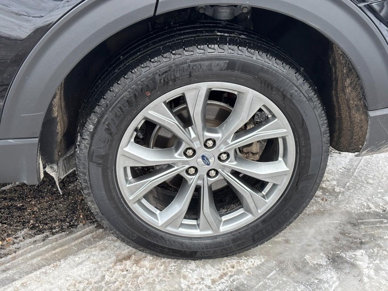 Ford Explorer Vehicle Full-screen Gallery Image 11