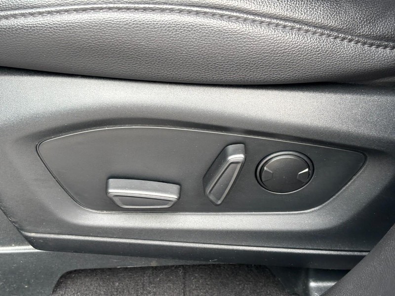 Ford Explorer Vehicle Full-screen Gallery Image 17