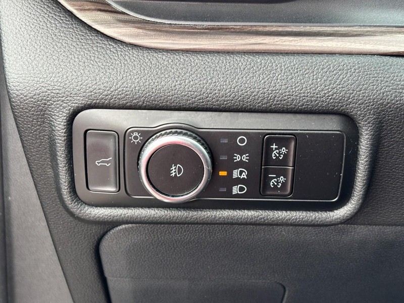 Ford Explorer Vehicle Full-screen Gallery Image 19