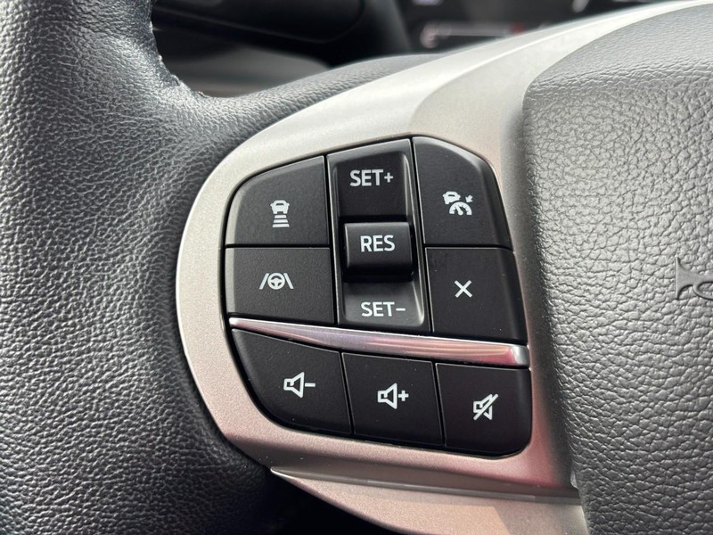 Ford Explorer Vehicle Full-screen Gallery Image 20