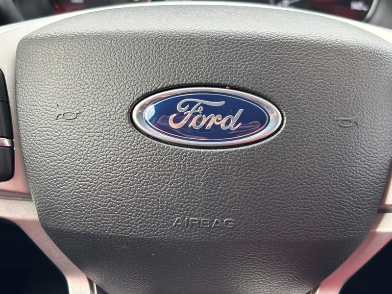 Ford Explorer Vehicle Full-screen Gallery Image 21