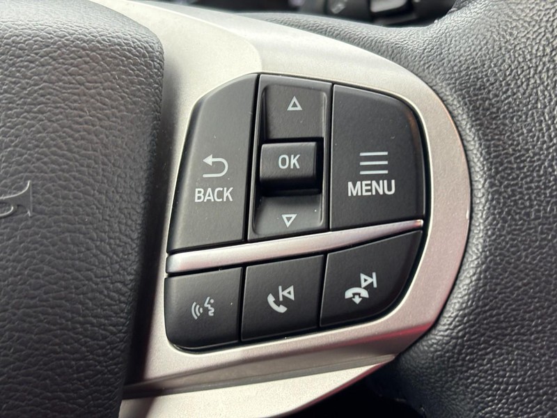 Ford Explorer Vehicle Full-screen Gallery Image 22