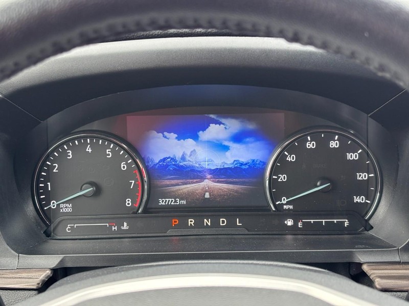 Ford Explorer Vehicle Full-screen Gallery Image 23