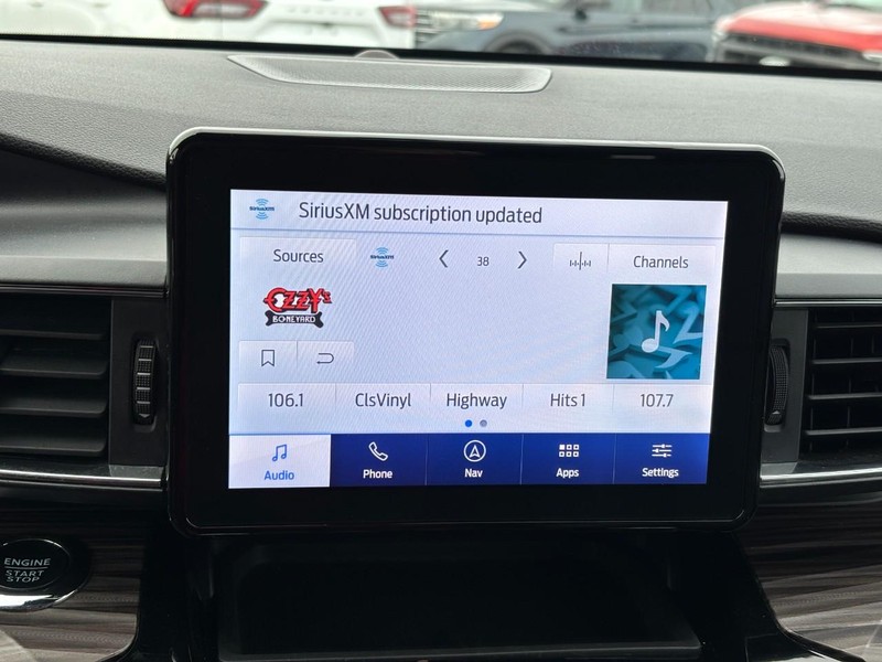 Ford Explorer Vehicle Full-screen Gallery Image 24