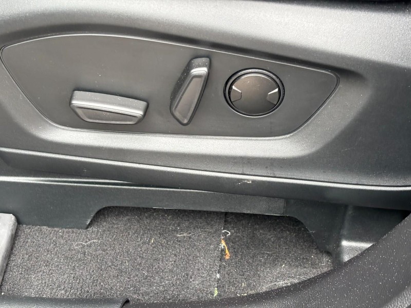 Ford Explorer Vehicle Full-screen Gallery Image 18