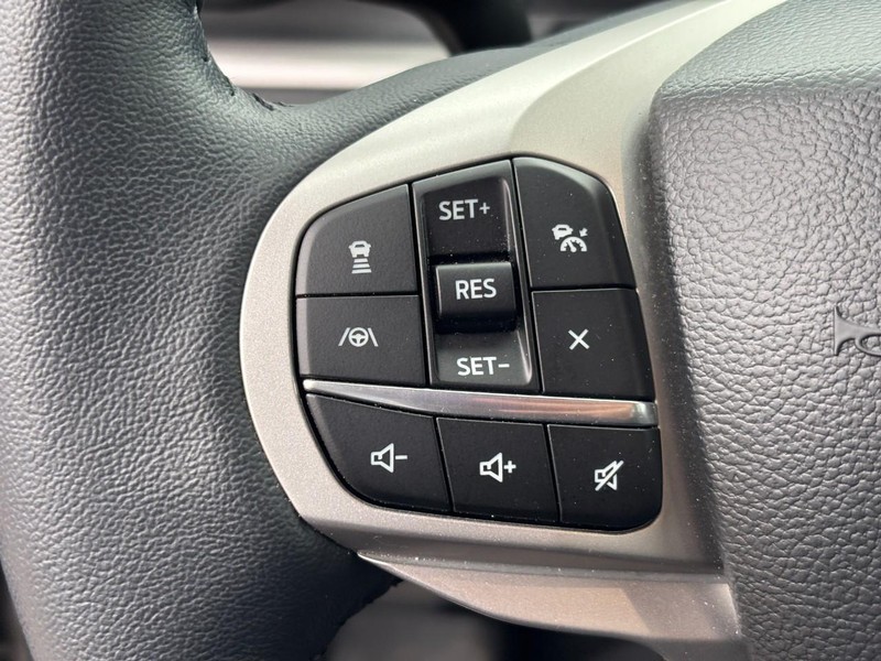 Ford Explorer Vehicle Full-screen Gallery Image 21