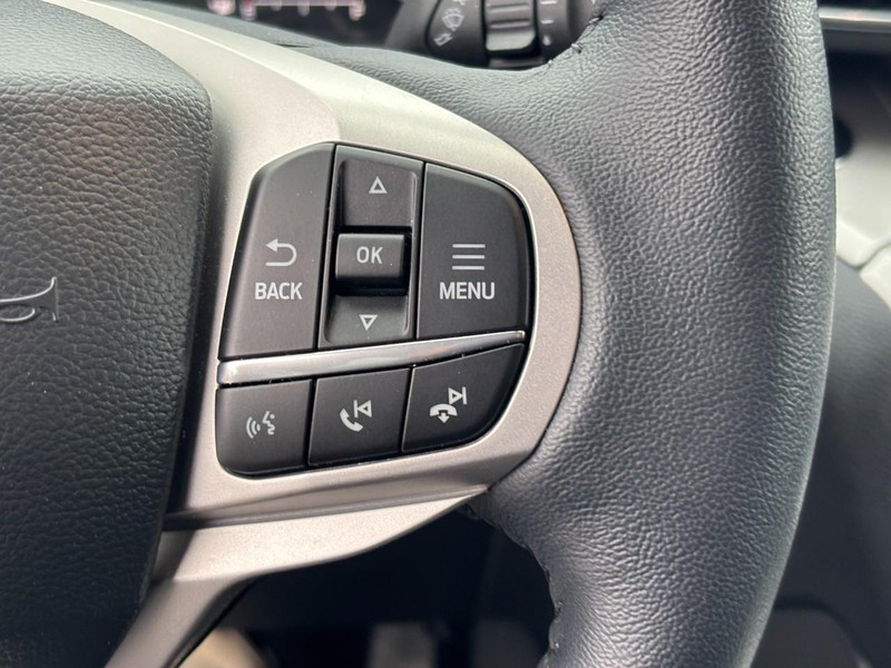 Ford Explorer Vehicle Full-screen Gallery Image 23