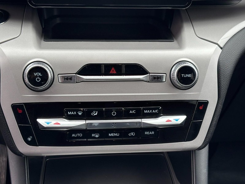 Ford Explorer Vehicle Full-screen Gallery Image 27