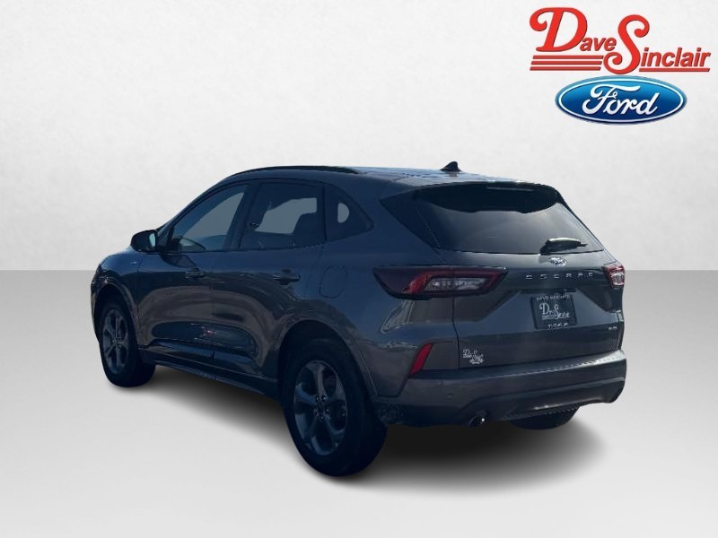 Ford Escape Vehicle Full-screen Gallery Image 09