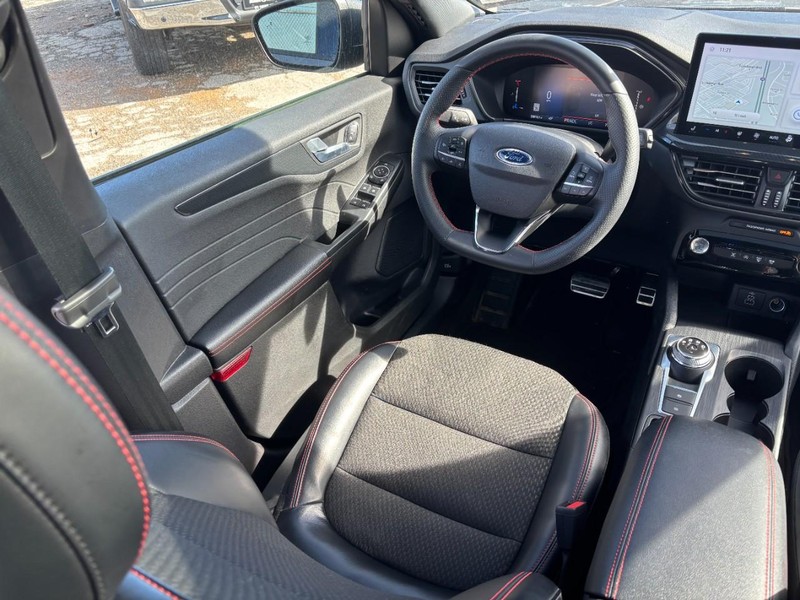 Ford Escape Vehicle Full-screen Gallery Image 13