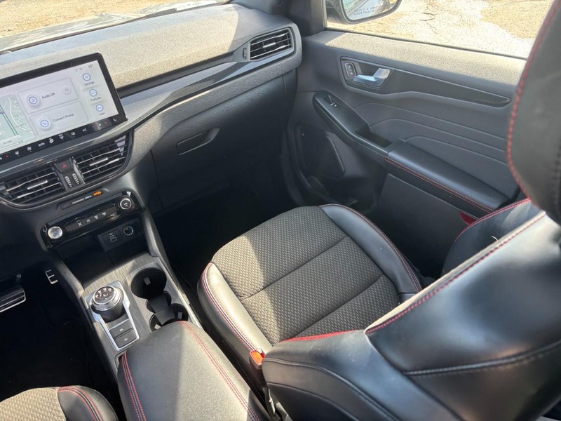 Ford Escape Vehicle Full-screen Gallery Image 15