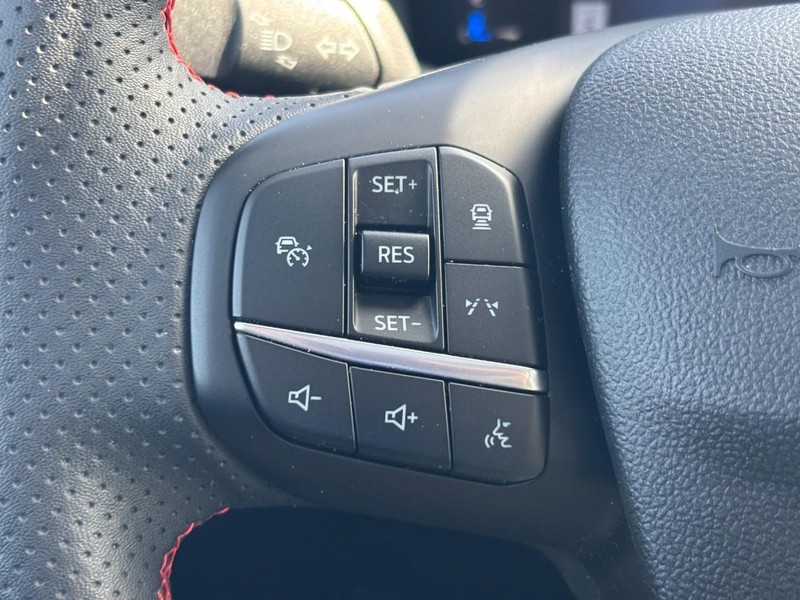 Ford Escape Vehicle Full-screen Gallery Image 19