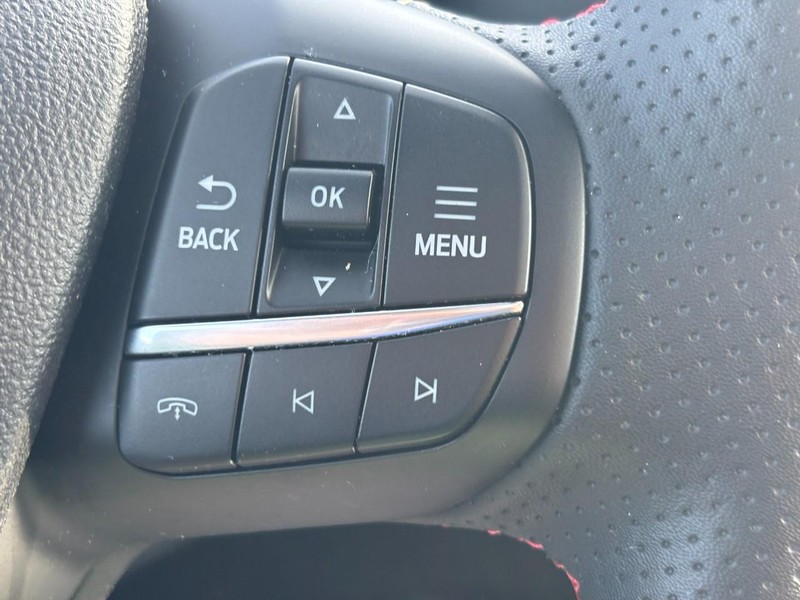 Ford Escape Vehicle Full-screen Gallery Image 21