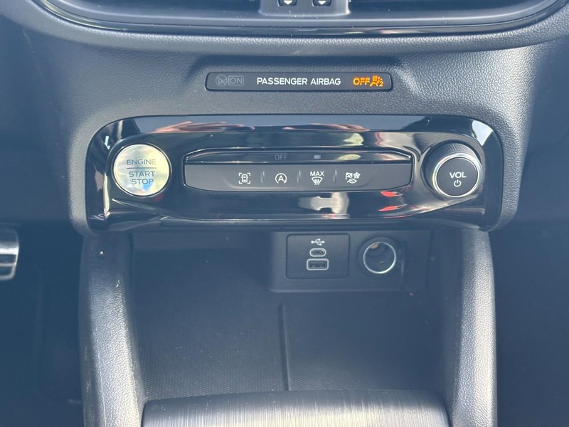 Ford Escape Vehicle Full-screen Gallery Image 25