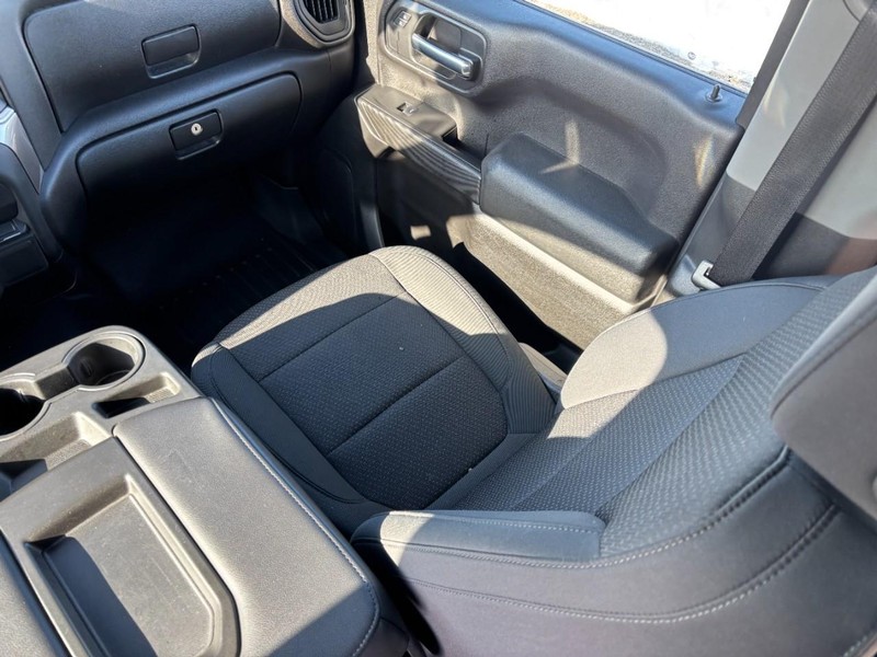 Chevrolet Silverado 1500 Vehicle Full-screen Gallery Image 14