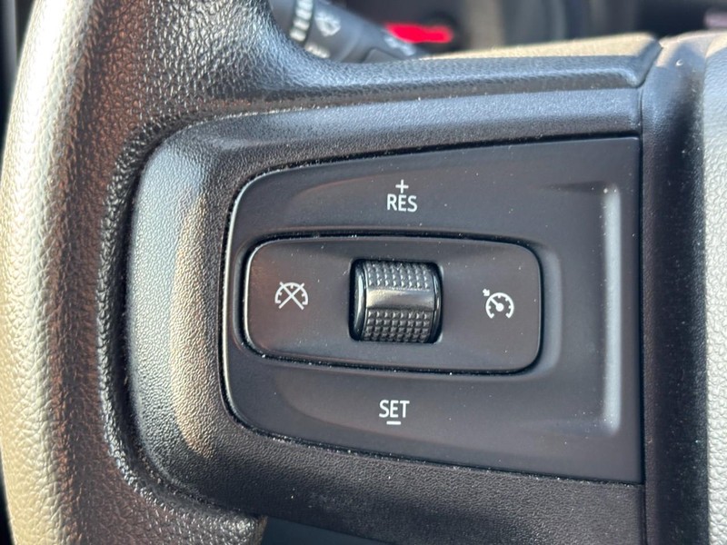 Chevrolet Silverado 1500 Vehicle Full-screen Gallery Image 18