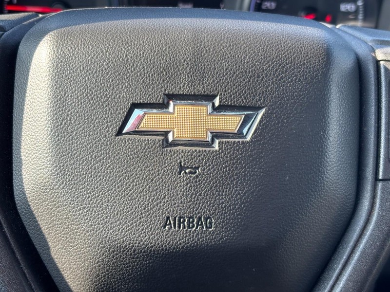 Chevrolet Silverado 1500 Vehicle Full-screen Gallery Image 19