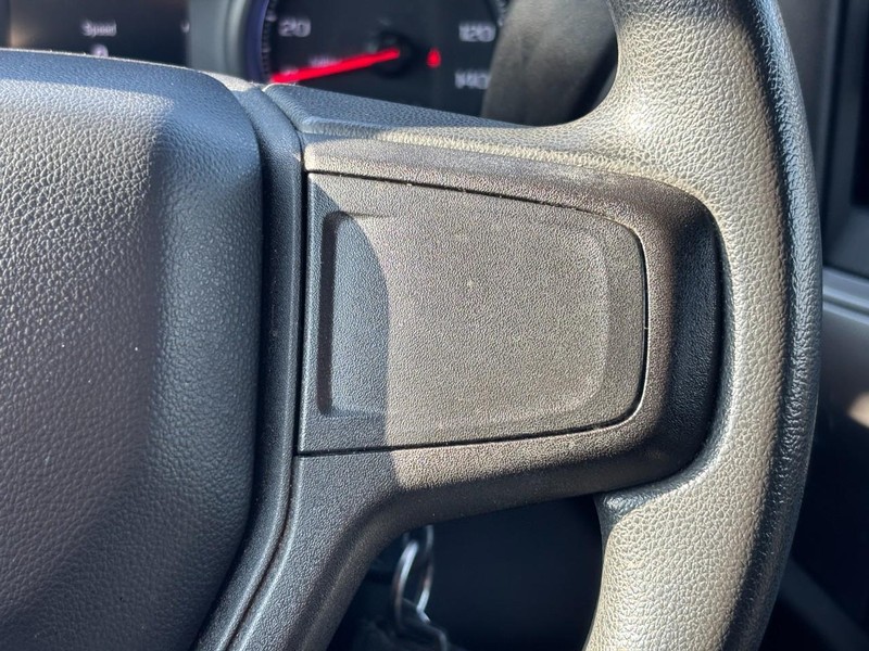 Chevrolet Silverado 1500 Vehicle Full-screen Gallery Image 20