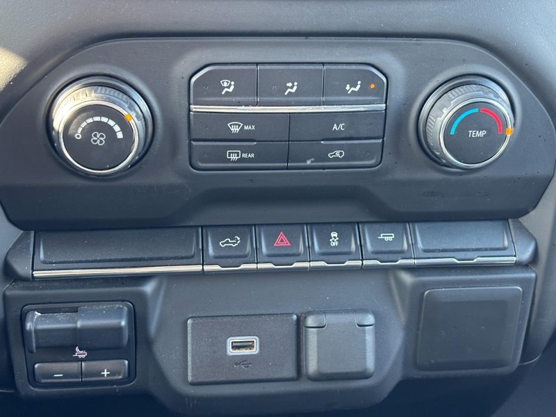 Chevrolet Silverado 1500 Vehicle Full-screen Gallery Image 23