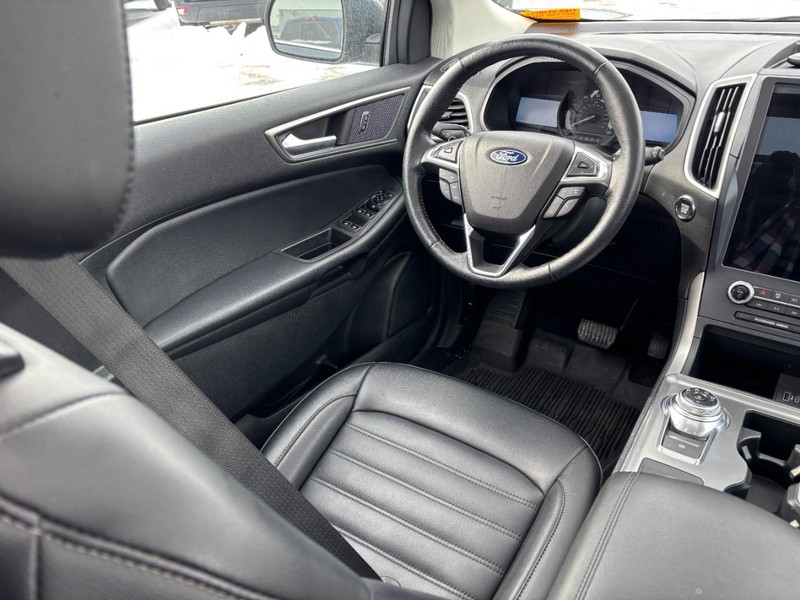 Ford Edge Vehicle Image 13