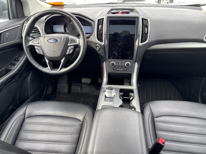 Ford Edge Vehicle Image 14