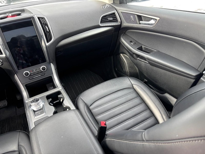 Ford Edge Vehicle Image 15