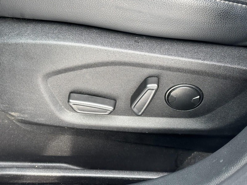 Ford Edge Vehicle Image 16