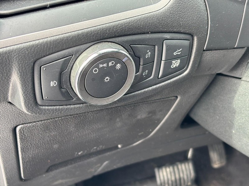 Ford Edge Vehicle Image 18