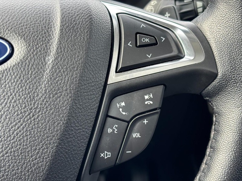 Ford Edge Vehicle Image 21