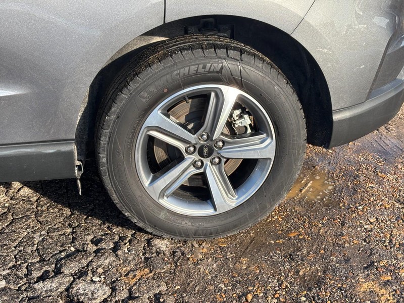 Ford Edge Vehicle Full-screen Gallery Image 11