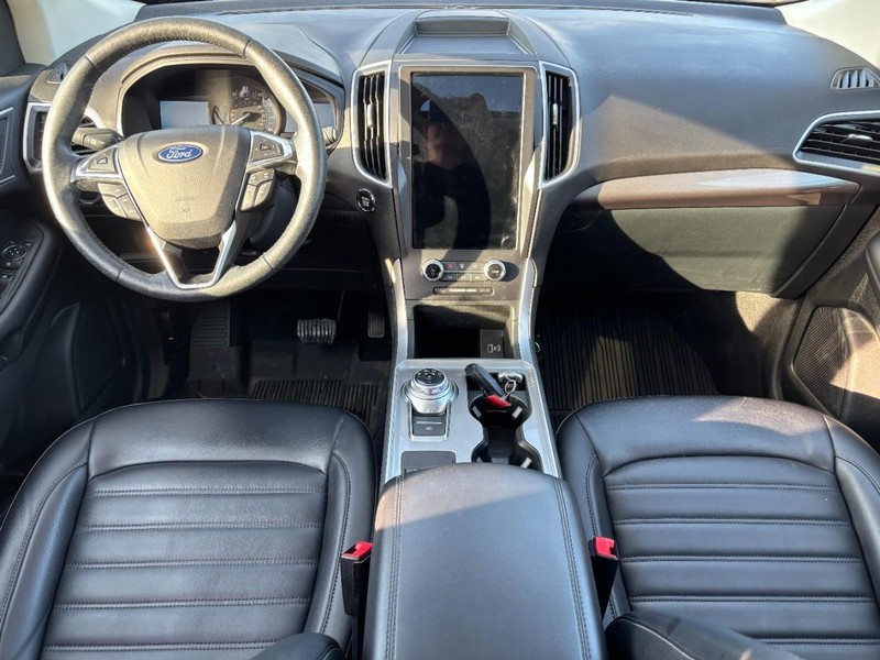 Ford Edge Vehicle Full-screen Gallery Image 13