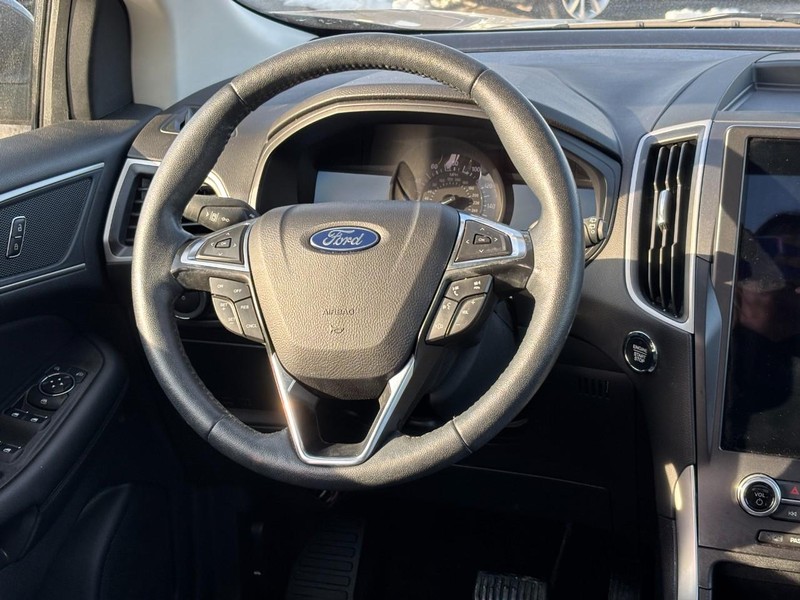 Ford Edge Vehicle Full-screen Gallery Image 14