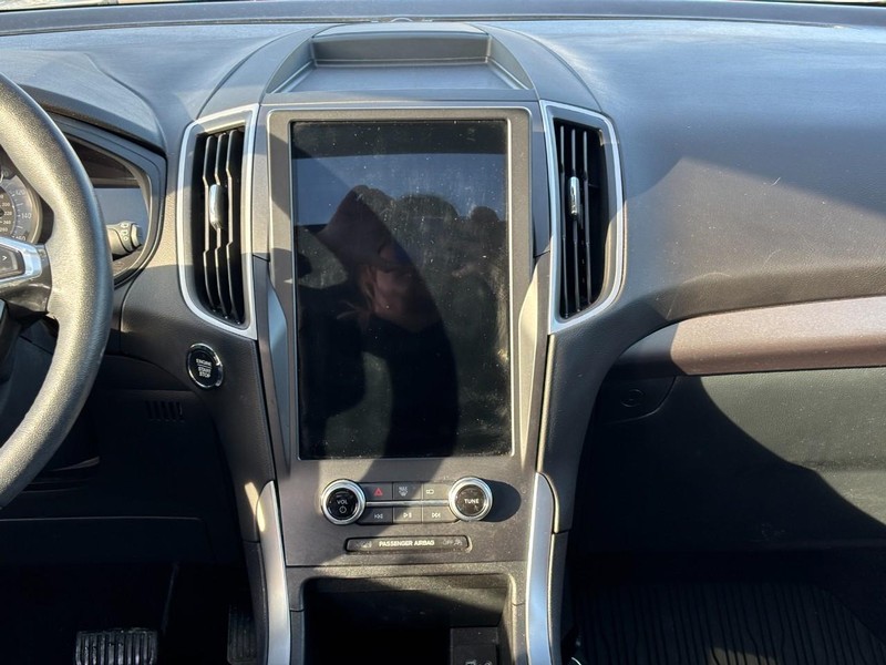 Ford Edge Vehicle Full-screen Gallery Image 15