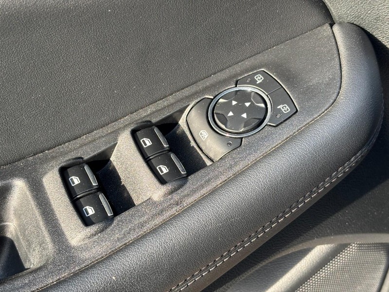 Ford Edge Vehicle Full-screen Gallery Image 18