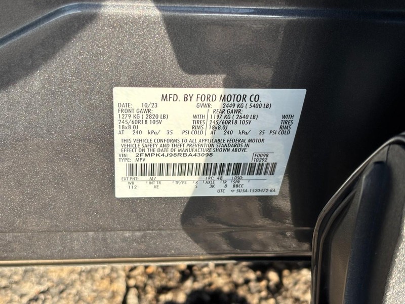 Ford Edge Vehicle Full-screen Gallery Image 27