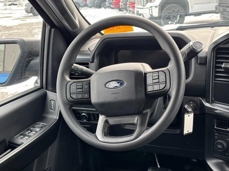 Ford F-150 Vehicle Full-screen Gallery Image 14