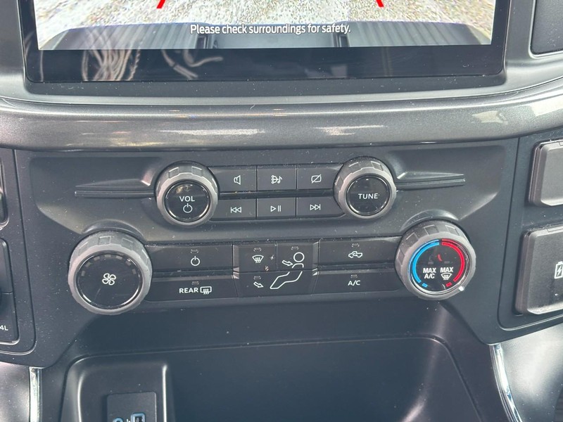 Ford F-150 Vehicle Full-screen Gallery Image 26